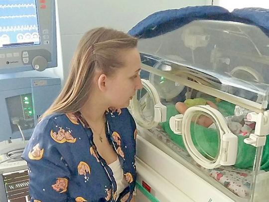 21-летняя киевлянка вопреки всему стала мамой. Ее новорожденный сын весил лишь 600 граммов