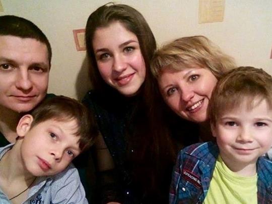 А вдруг моя мама на небесах обидится, если я тебя назову мамой?