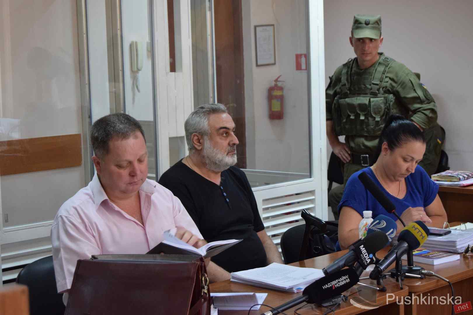 Адвокаты директора сгоревшего лагеря «Виктория» заявили, что ему угрожает начальник конвоя. Фото