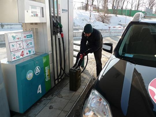 Даже если нефть станет абсолютно бесплатной, топливо все равно будет сегодня стоить 14 гривен 55 коп. за литр - эксперт