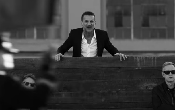 Depeche Mode показала новый революционный клип