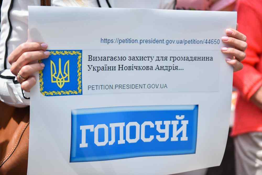 Депутаты облсовета просят Порошенко спасти от смерти одесского моряка