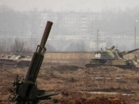Хроника АТО: 61 обстрел, трое украинских воинов ранены