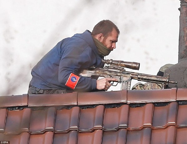 Итог полицейского рейда в Брюсселе - один террорист убит, двое скрылись (фото, видео)
