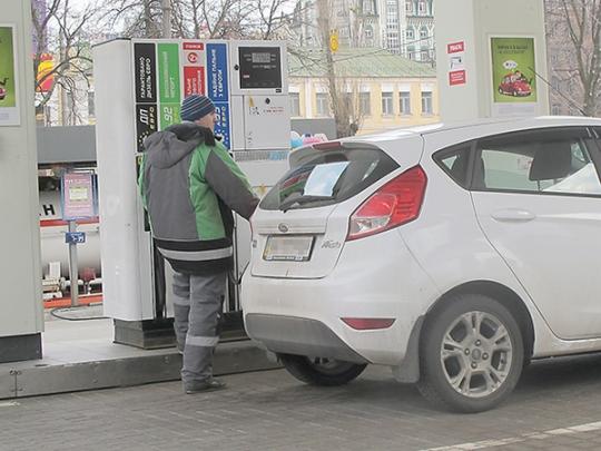 К концу марта литр бензина будет стоить больше 21 гривни, а дизтоплива — почти 18 гривен