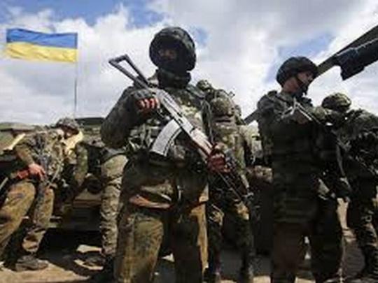На Луганщине военные открыли огонь по автомобилю, сбившему на блокпосту бойца ВСУ