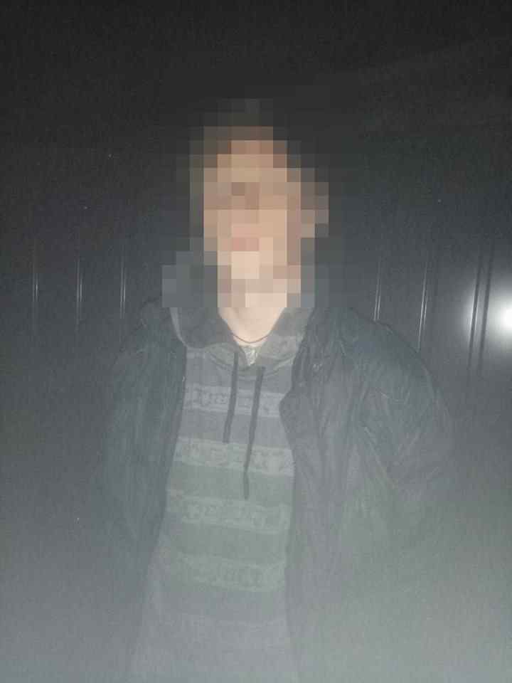 На Молдаванке 15-летний парень украл компьютер из здания благотворительного фонда. Фото