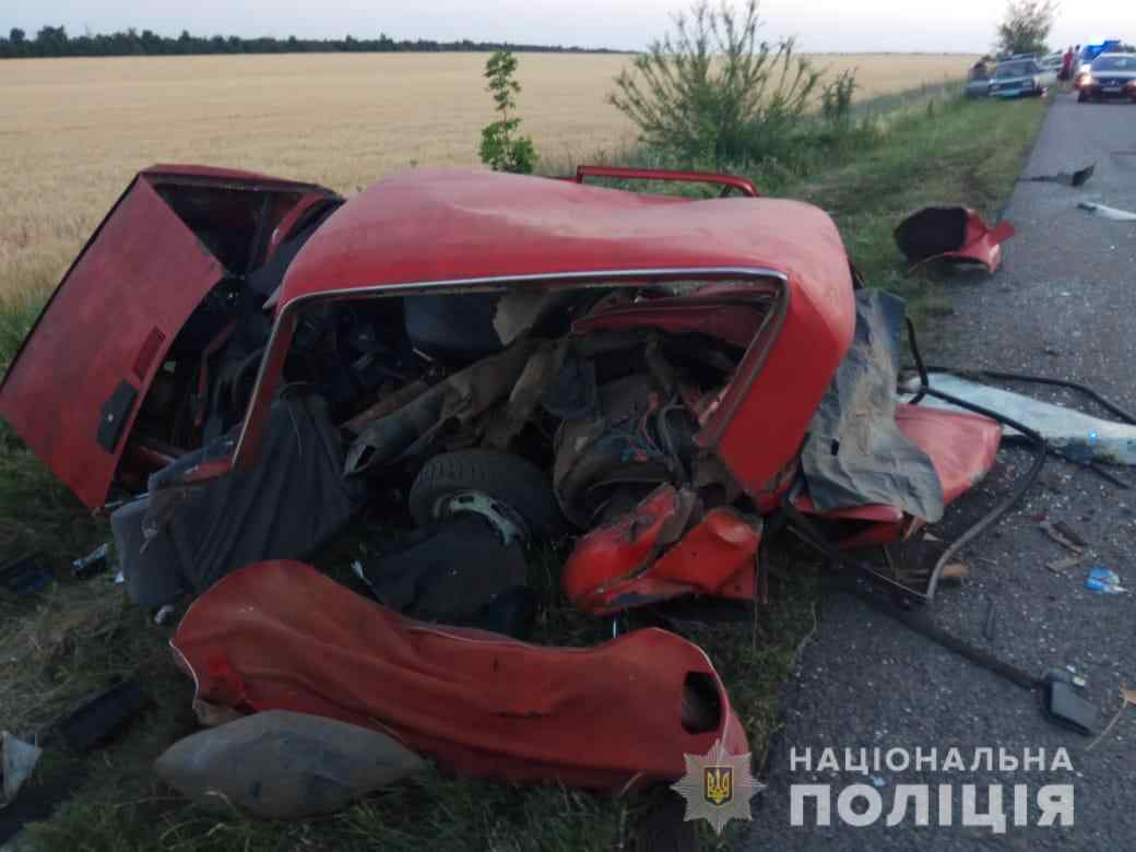 На трассе Киев-Одессе столкнулись Lexus и «Жигули», трое человек погибли. Фото