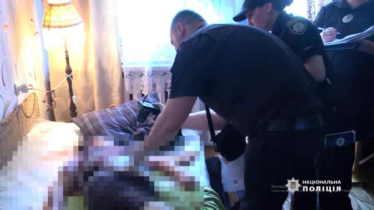 Одесситку заколол ножом квартирант и позвонил в полицию, чтобы снять с себя подозрение. Видео