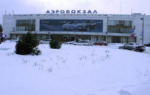 Одесский регион – в снежном плену: закрыты дороги, морские порты и аэропорт (фото)