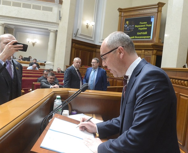 Парубий подписал языковой закон