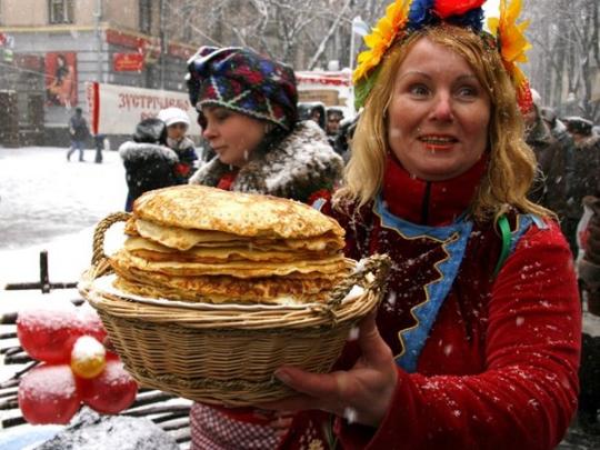 Первый день Масленицы: приглашаем гостей на блины и вареники