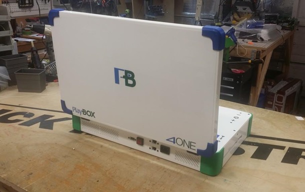 Play Box: Xbox и PlayStation объединили в одном ноутбуке