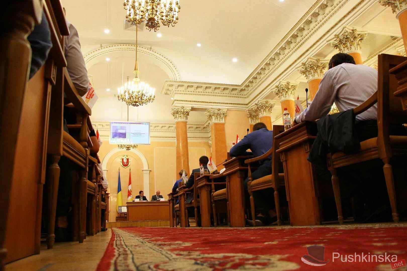 «Почему мы должны финансировать бестолковую полицию»: одесский горсовет решил снова поддержать правоохранителей деньгами