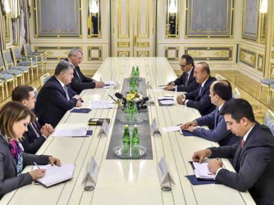 Порошенко и Чавушоглу обсудили создание зоны свободной торговли между Украиной и Турцией