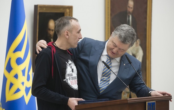 Порошенко вручил Шевченковские премии-2018