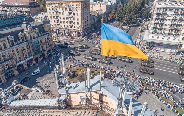 Появились фото парада на Крещатике с высоты птичьего полета