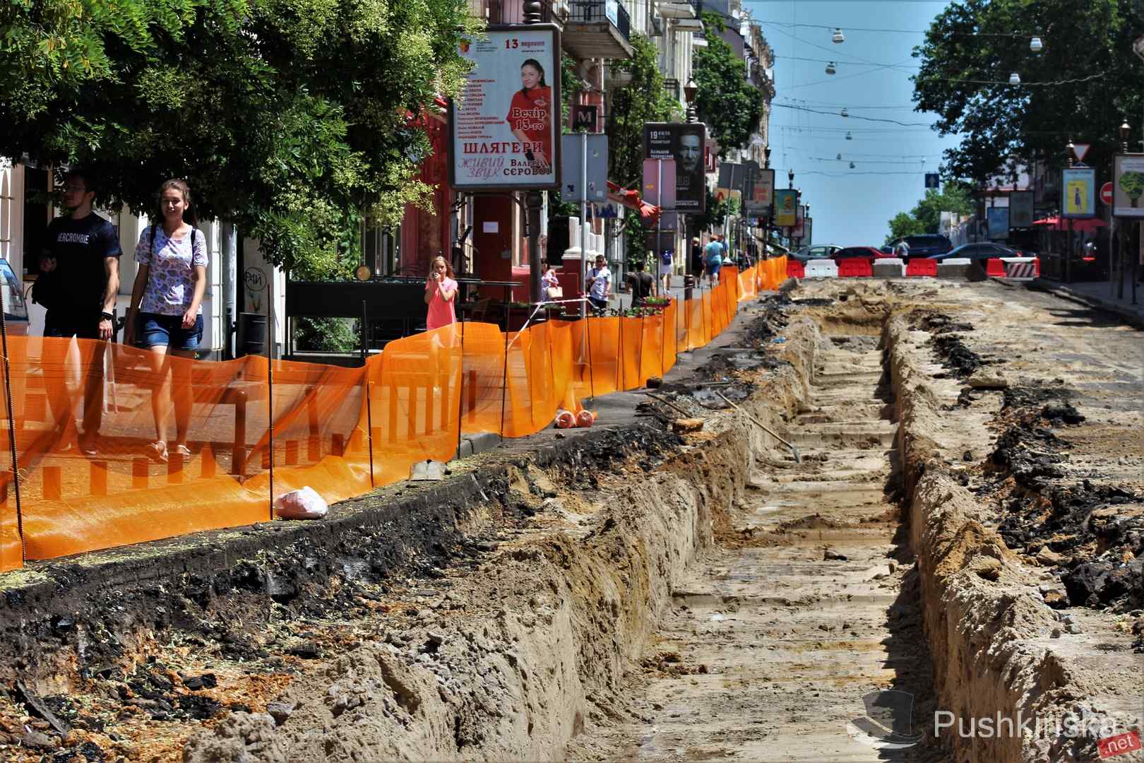 «Раскопки» в центре Одессы: менять теплотрассу будут в три этапа. Фоторепортаж