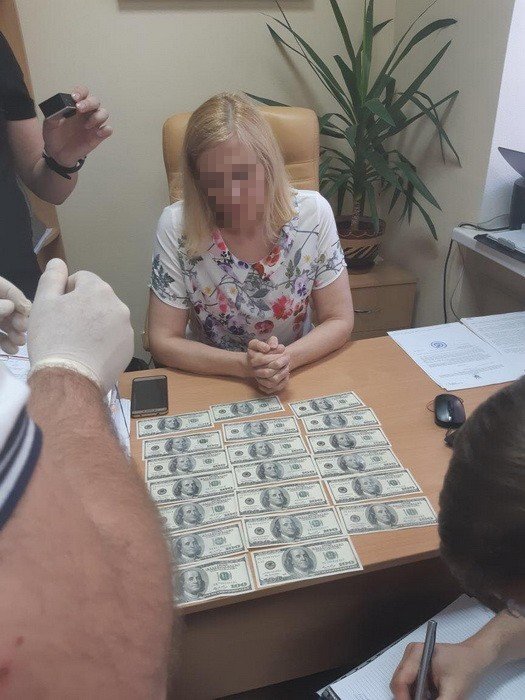 САП и СБУ задержали судью при получении $2000 взятки