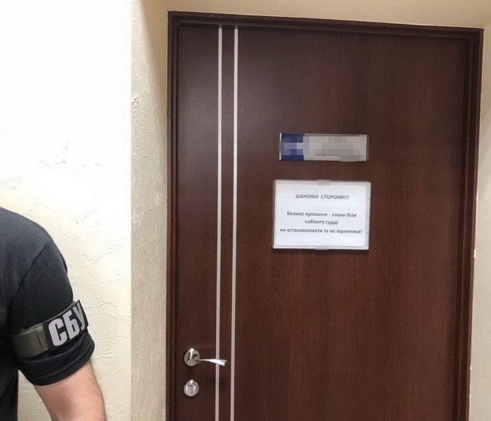 САП и СБУ задержали судью при получении $2000 взятки