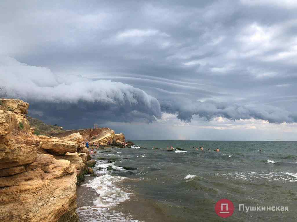 Штормовое предупреждение: в Одессе ждут грозу