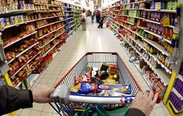Сливая гривну. Украинцы скупают продукты, лекарства и гаджеты