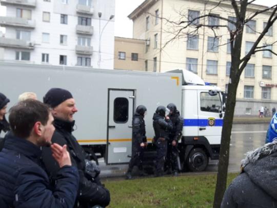 Среди задержанных на акции в Минске украинцев нет — правозащитница (фото)