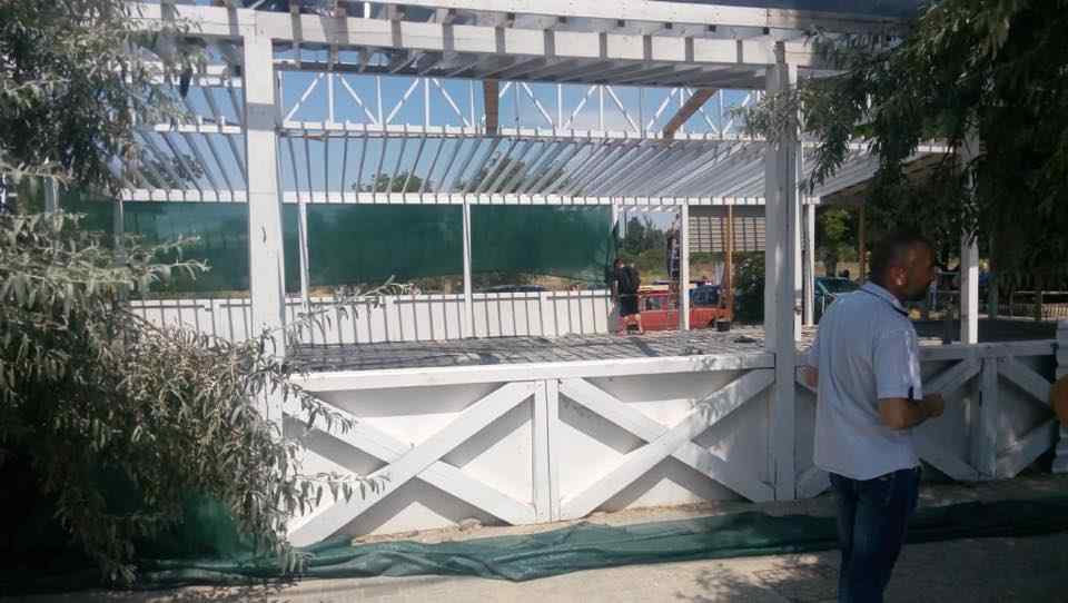 Терраса, павильоны и ограждения: в Лузановке снесли незаконные конструкции. Фото