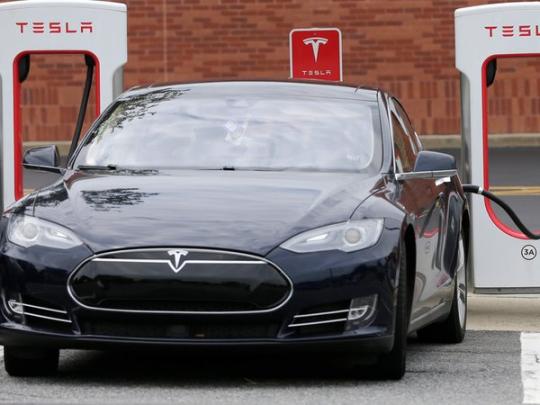 Tesla отзывает 123 тысячи электрокаров