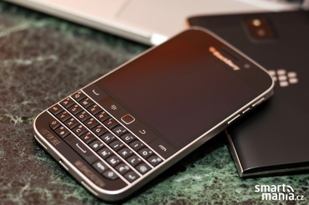 Традиции прежде всего: BlackBerry представила телефон вчерашнего дня
