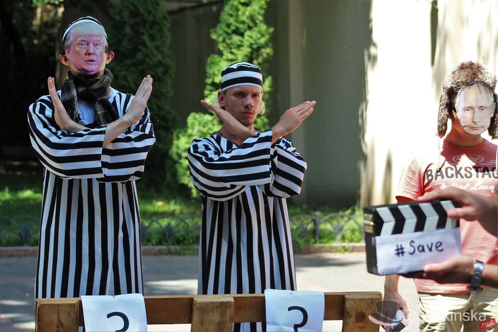 «Трамп, а если бы это были вы?» В Одессе организовали перфоманс в поддержку Олега Сенцова. Фото, видео