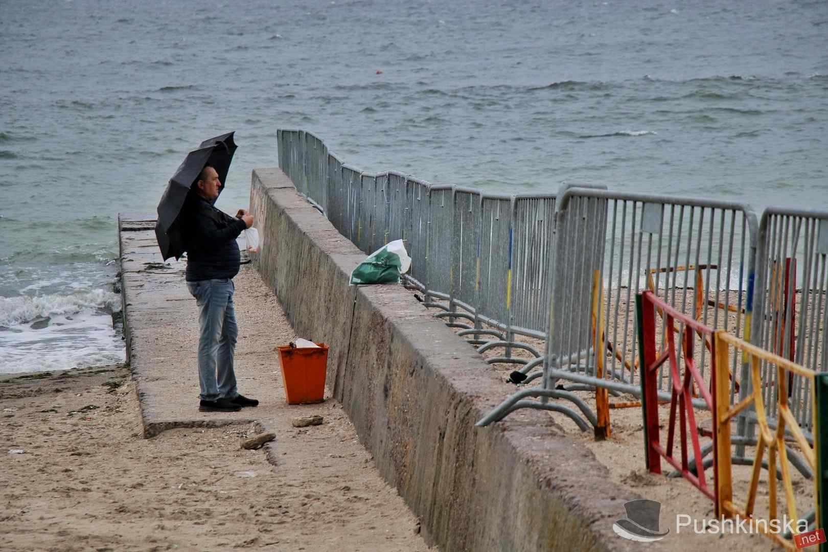 Уже не лето, но ещё не совсем осень: Одесса «отдыхает» от туристов и знойной жары. Фоторепортаж