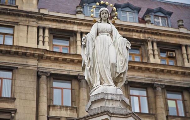 В центре Львова минировали статую Матери Божьей