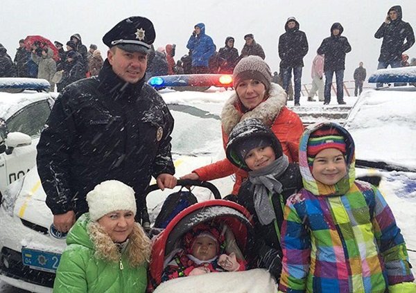 В Днепропетровске принесли присягу патрульные полицейские (фото)