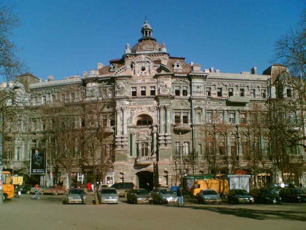 В доме Руссова одесские активисты установили камеры наружного наблюдения