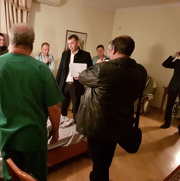 В «Феофании» Насирову все-таки вручили подозрение, но его сразу увезли в реанимацию (фото)