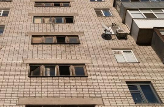 В Киеве патрульный спас женщину, которая хотела убить себя на глазах у детей