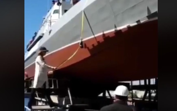 В Киеве спустили на воду новый бронекатер