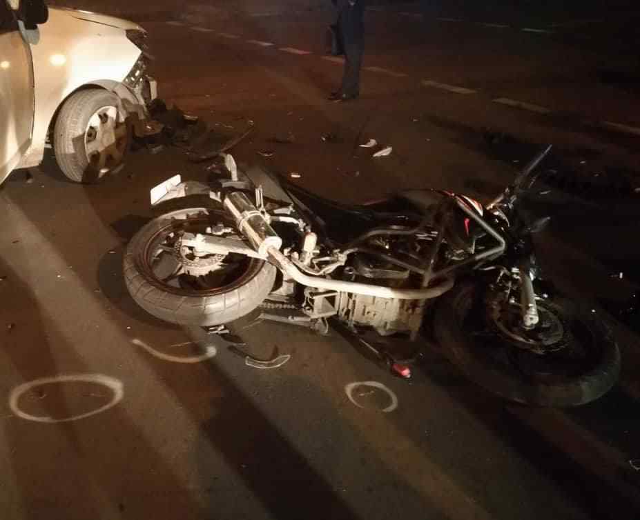 В Одессе автомобиль транспортной компании сбил мотоциклиста. Фото