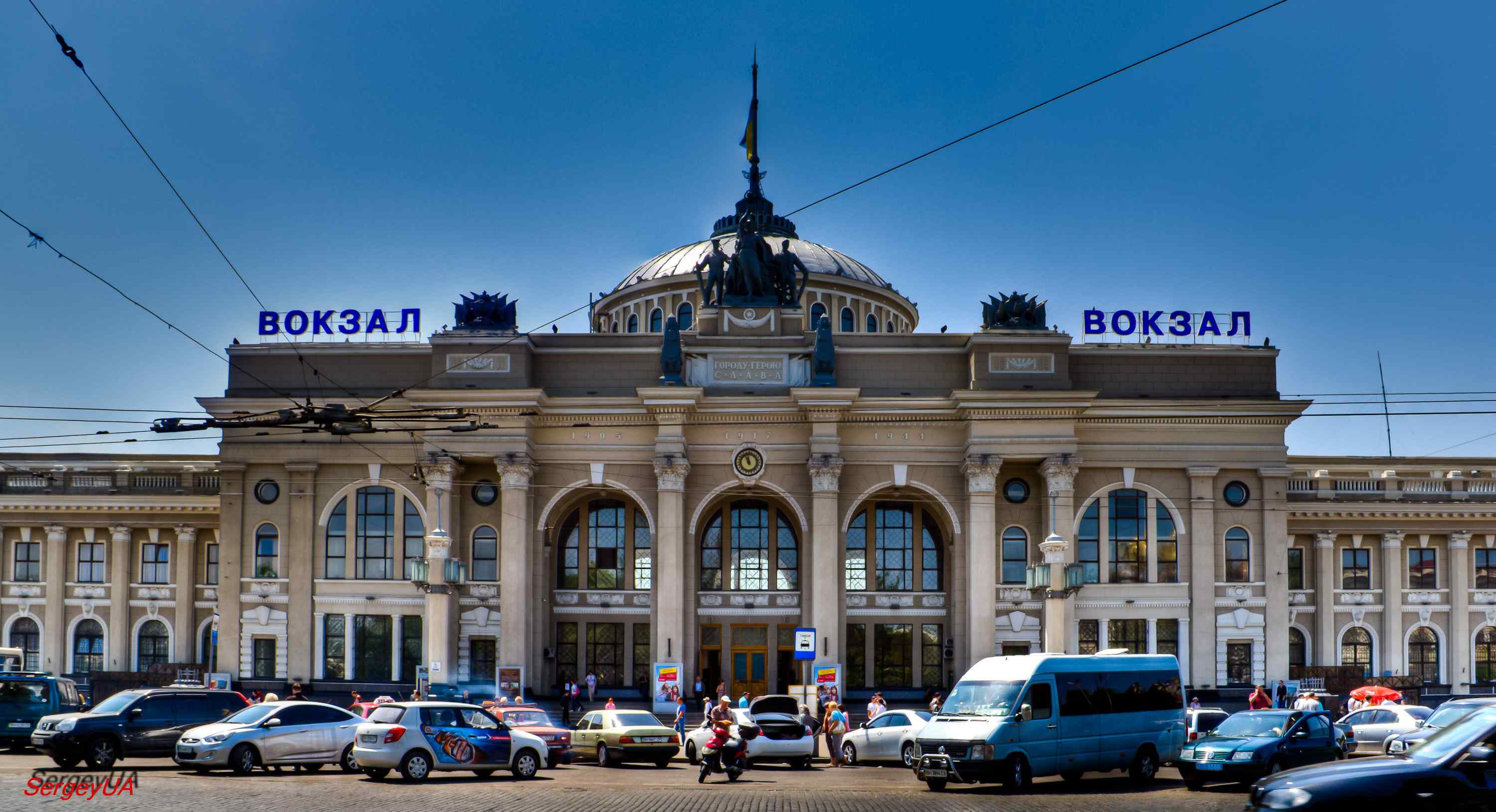 В Одессе проверяют сообщения о минировании трех объектов