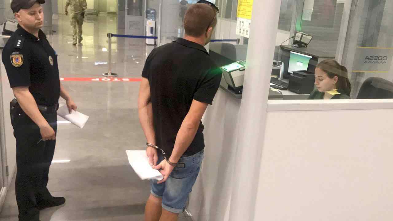 В одесском аэропорту задержали молдаванина, которого разыскивал Интерпол. Фото