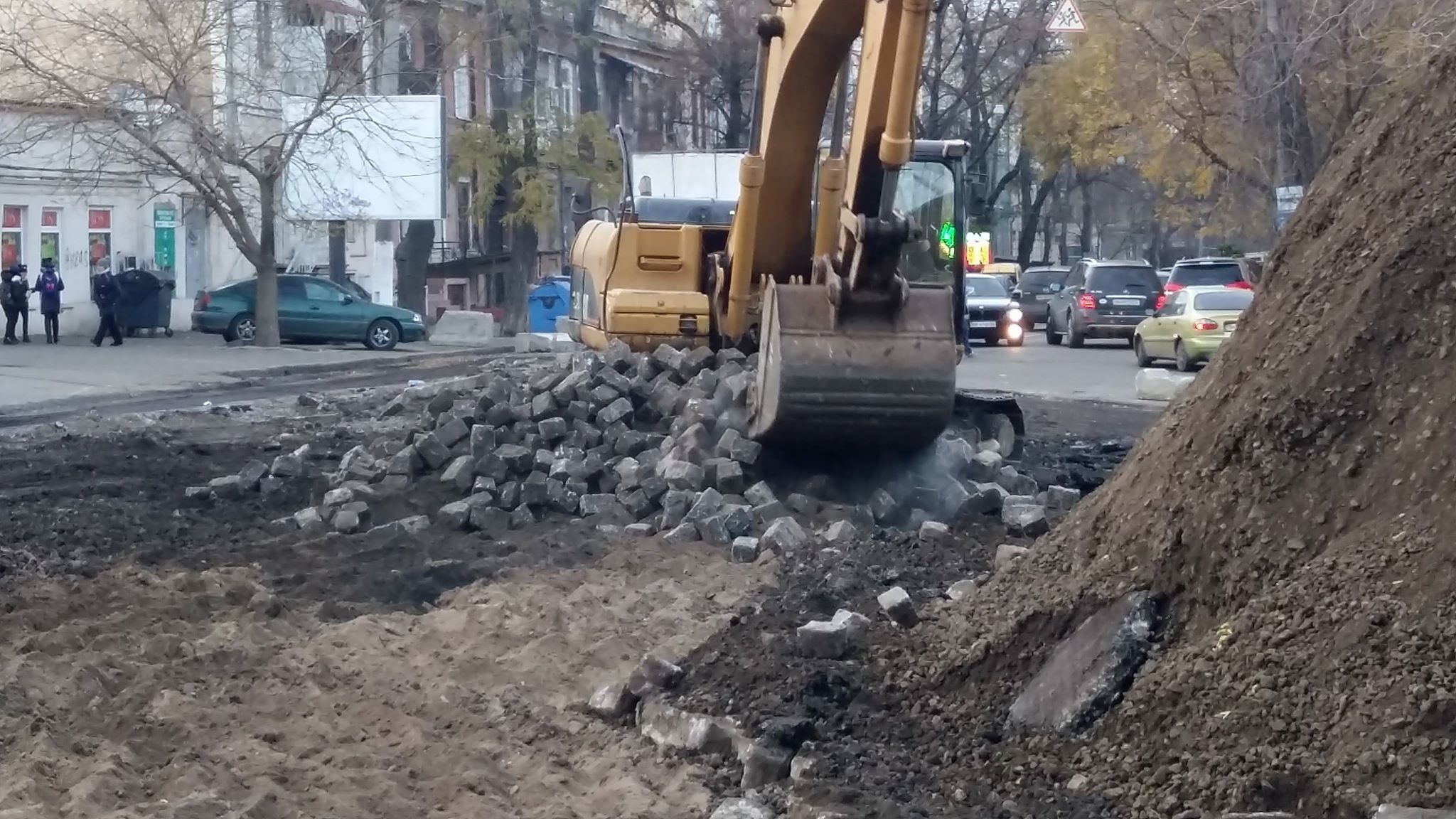 В одесской мэрии не знают, что делать с демонтированной старинной брусчаткой В одесской мэрии не знают, что делать с демонтированной старинной брусчаткой