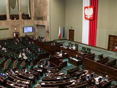 В Польше принят очередной полицейский закон, ограничивающий права граждан