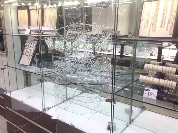 В Запорожье совершено вооруженное ограбление ювелирного магазина