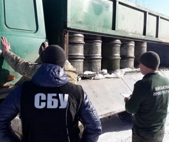 В Житомирской области разоблачили военных, продававших бочками списанное топливо