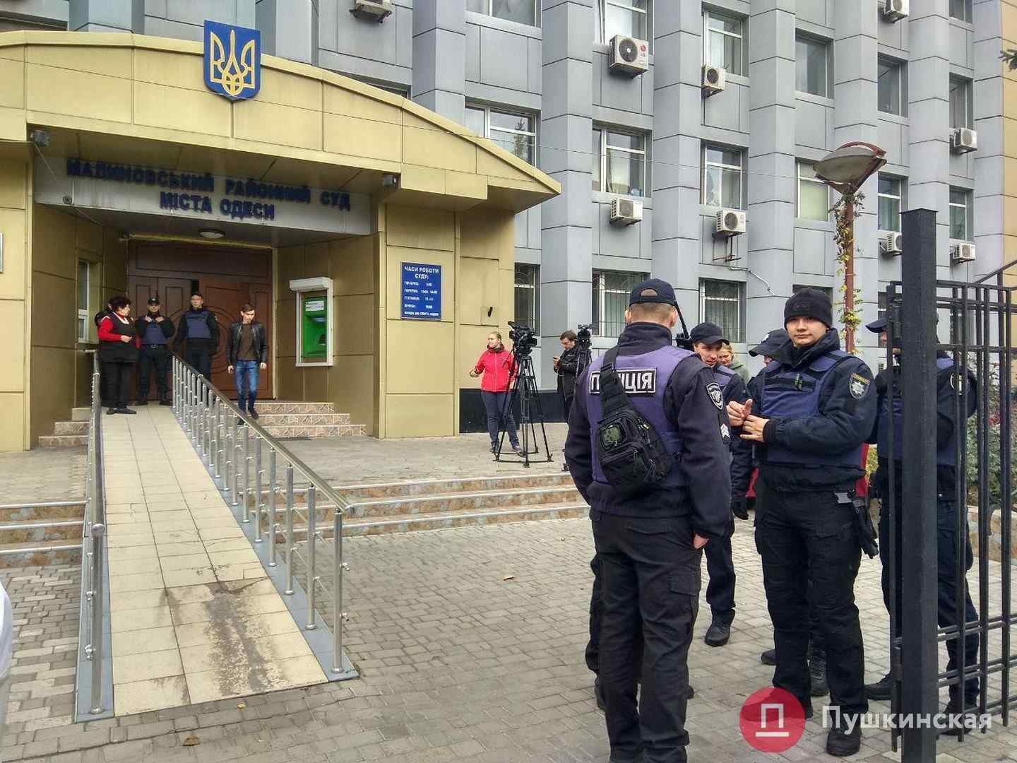 Заседание по «Краяну» прервало сообщение о минировании: полиция ищет бомбу в здании суда. Обновлено