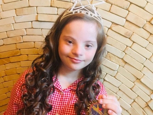 13-летняя украинка с синдромом Дауна стала победительницей конкурса красоты в Европе (фото, видео)