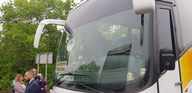 9 мая в Украине: неизвестные бросили камни в автобус с людьми возле Кривого Рога