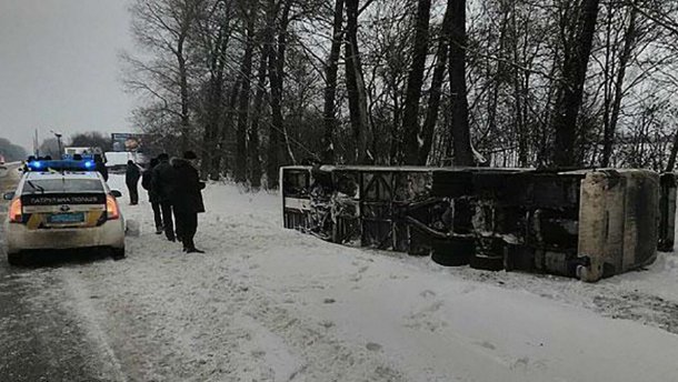 Автобус сполученням Київ – Москва ліг на бік на Чернігівщині: є потерпілі