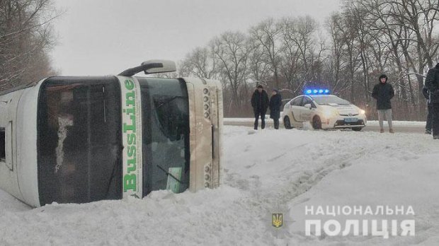 Автобус сполученням Київ – Москва ліг на бік на Чернігівщині: є потерпілі